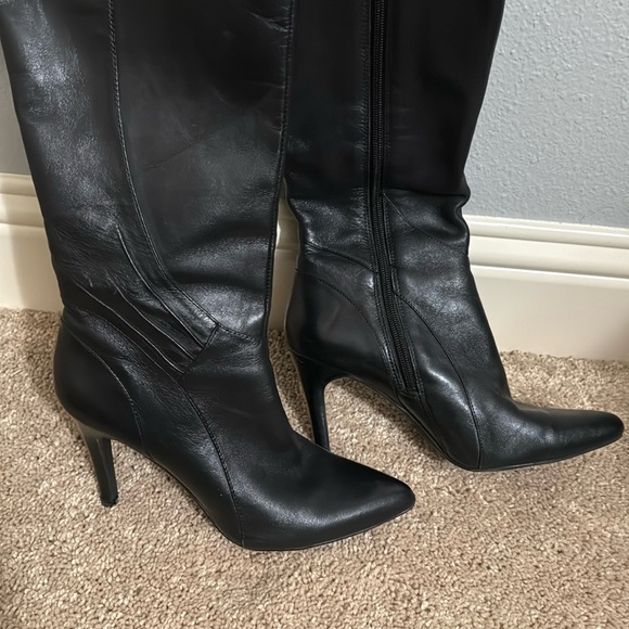 Nine West Women’s Black Leather Equestrian Stiletto Boots size 6 EUC - Picture 2 of 8
